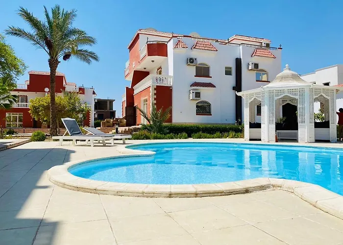 One In A Compound With The Swimming Pool Apartment Hurghada